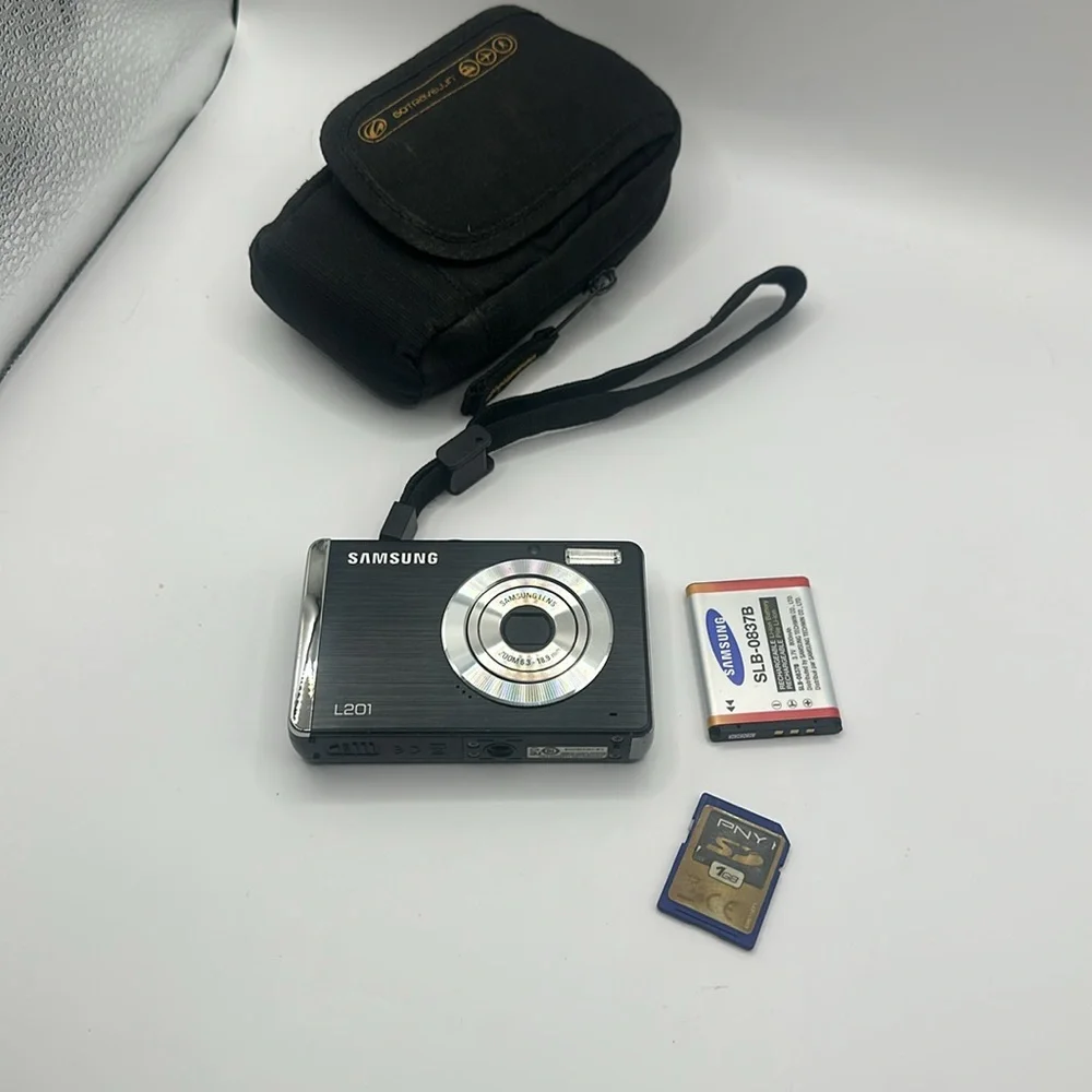 Samsung L201 digital camera